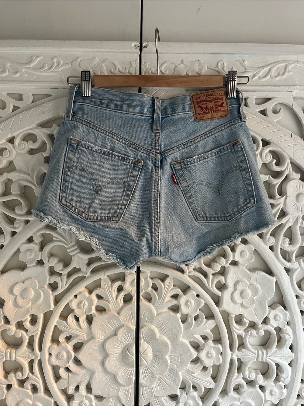 Levi’s 501 Original High Rise Cut Off Denim Shorts Light Wash W23 - Picture 4 of 6